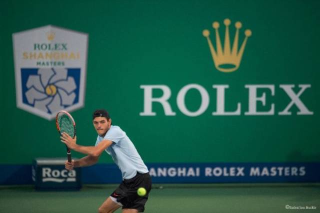 双方在中场 双方在中场